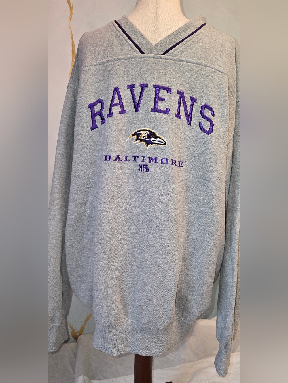 Vintage 2000 Baltimore Ravens NFL V Neck Embroidered Logo Grey Sweatshirt XL